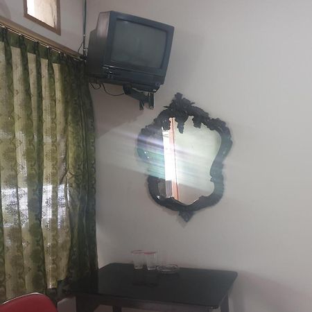 Oyo Life 2090 Ratna Backpacker Syariah Hotel Probolinggo Eksteriør billede