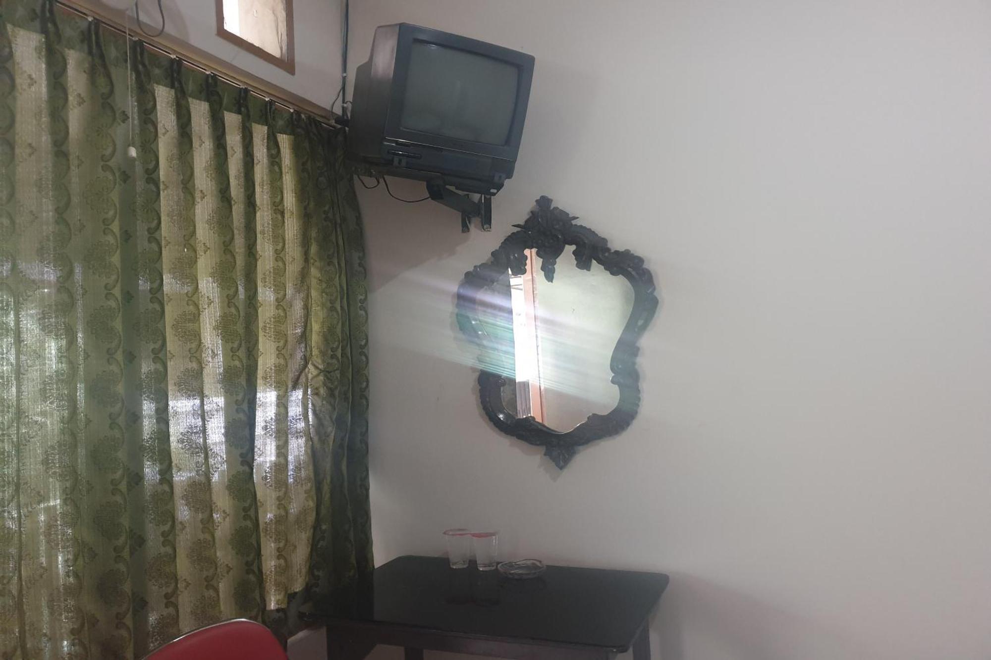 Oyo Life 2090 Ratna Backpacker Syariah Hotel Probolinggo Eksteriør billede