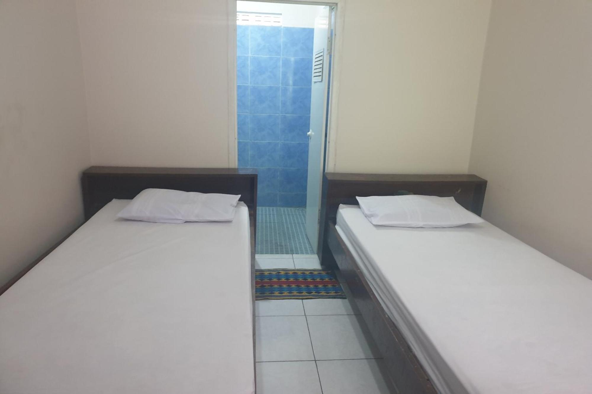 Oyo Life 2090 Ratna Backpacker Syariah Hotel Probolinggo Eksteriør billede